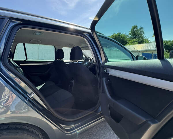 Сірий Шкода Октавія, об'ємом двигуна 2 л та пробігом 300 тис. км за 13000 $, фото 7 на Automoto.ua