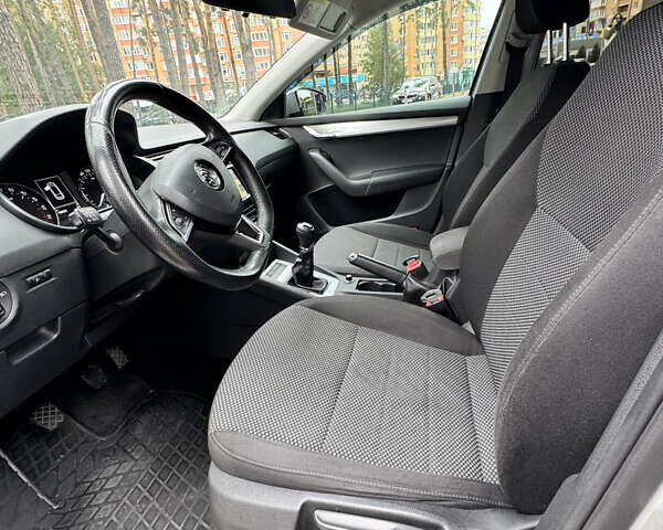 Серый Шкода Октавия, объемом двигателя 1.6 л и пробегом 189 тыс. км за 12500 $, фото 14 на Automoto.ua