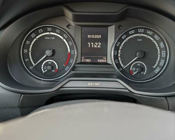 Шкода Октавія 2016 у Александрие на Automoto.ua Сірий Шкода Октавія, об'ємом двигуна 1.97 л та пробігом 212 тис. км за 16900 $, фото 19 на Automoto.ua