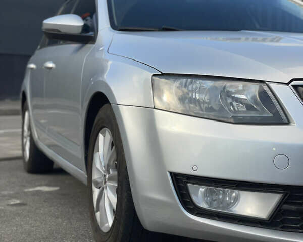 Серый Шкода Октавия, объемом двигателя 1.6 л и пробегом 300 тыс. км за 12000 $, фото 1 на Automoto.ua