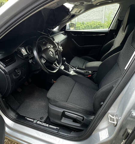 Серый Шкода Октавия, объемом двигателя 1.6 л и пробегом 294 тыс. км за 12900 $, фото 6 на Automoto.ua