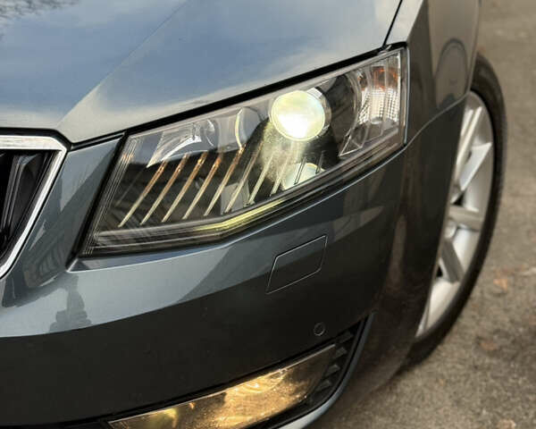 Сірий Шкода Октавія, об'ємом двигуна 2 л та пробігом 210 тис. км за 14900 $, фото 9 на Automoto.ua