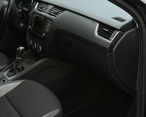 Сірий Шкода Октавія, об'ємом двигуна 2 л та пробігом 210 тис. км за 14900 $, фото 113 на Automoto.ua