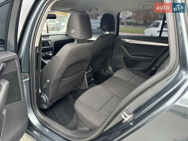 Серый Шкода Октавия, объемом двигателя 2 л и пробегом 224 тыс. км за 12900 $, фото 39 на Automoto.ua