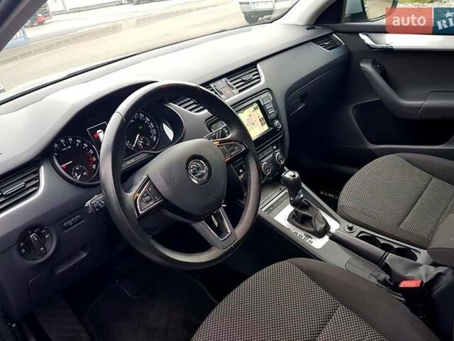 Серый Шкода Октавия, объемом двигателя 1.6 л и пробегом 263 тыс. км за 9999 $, фото 3 на Automoto.ua