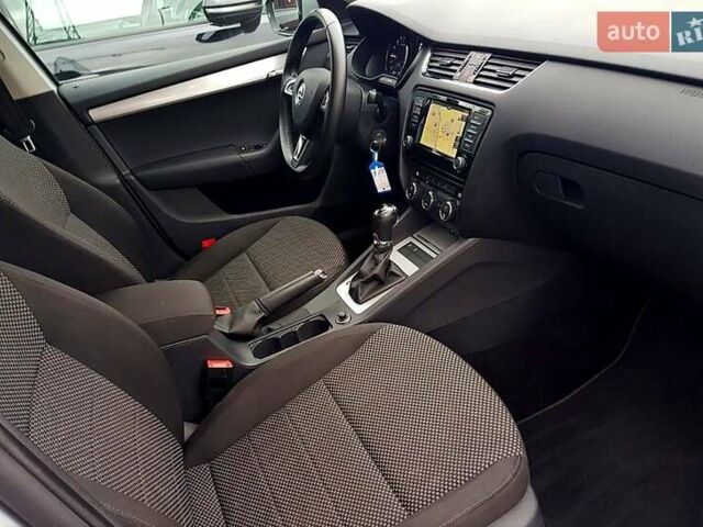 Серый Шкода Октавия, объемом двигателя 1.6 л и пробегом 263 тыс. км за 9999 $, фото 2 на Automoto.ua