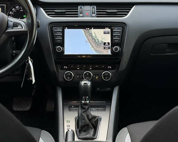 Сірий Шкода Октавія, об'ємом двигуна 2 л та пробігом 210 тис. км за 14900 $, фото 93 на Automoto.ua