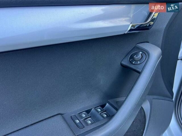 Шкода Октавія 2016 у Хмельницькому на Automoto.ua Сірий Шкода Октавія, об'ємом двигуна 1.97 л та пробігом 303 тис. км за 14700 $, фото 12 на Automoto.ua