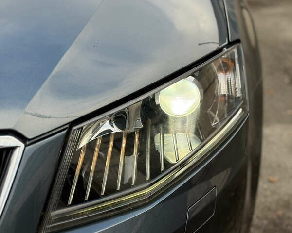 Сірий Шкода Октавія, об'ємом двигуна 2 л та пробігом 210 тис. км за 14900 $, фото 10 на Automoto.ua