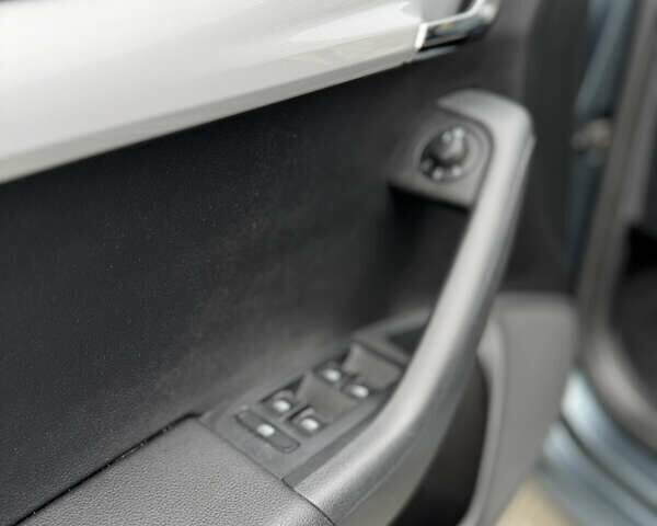 Серый Шкода Октавия, объемом двигателя 2 л и пробегом 224 тыс. км за 12900 $, фото 35 на Automoto.ua