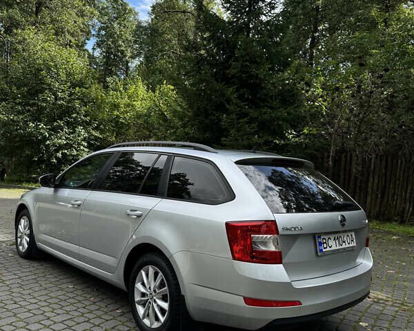 Серый Шкода Октавия, объемом двигателя 1.6 л и пробегом 241 тыс. км за 12500 $, фото 5 на Automoto.ua