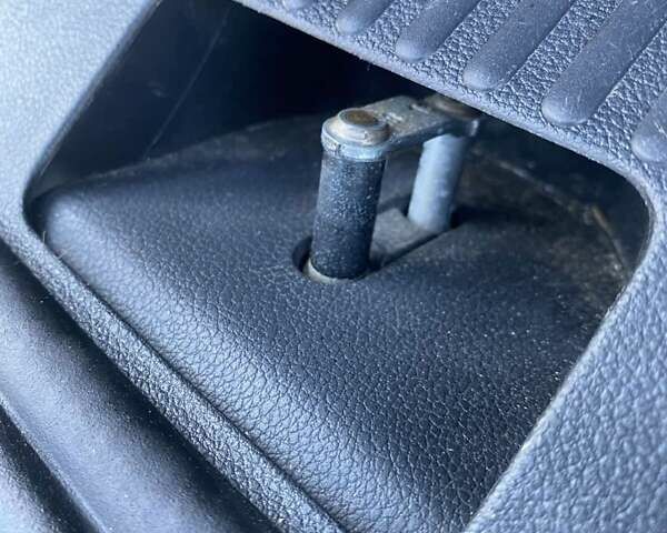 Серый Шкода Октавия, объемом двигателя 1.6 л и пробегом 221 тыс. км за 13000 $, фото 10 на Automoto.ua