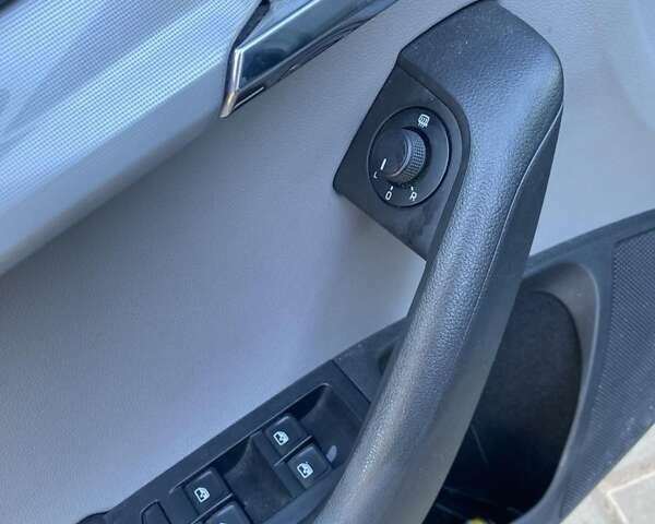 Серый Шкода Октавия, объемом двигателя 1.6 л и пробегом 221 тыс. км за 13000 $, фото 12 на Automoto.ua