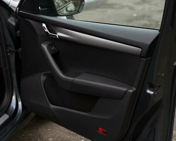 Сірий Шкода Октавія, об'ємом двигуна 2 л та пробігом 210 тис. км за 14900 $, фото 115 на Automoto.ua