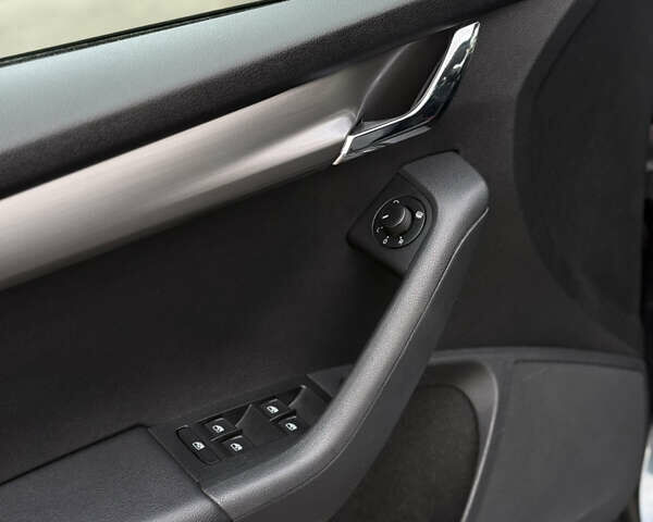 Сірий Шкода Октавія, об'ємом двигуна 2 л та пробігом 210 тис. км за 14900 $, фото 44 на Automoto.ua