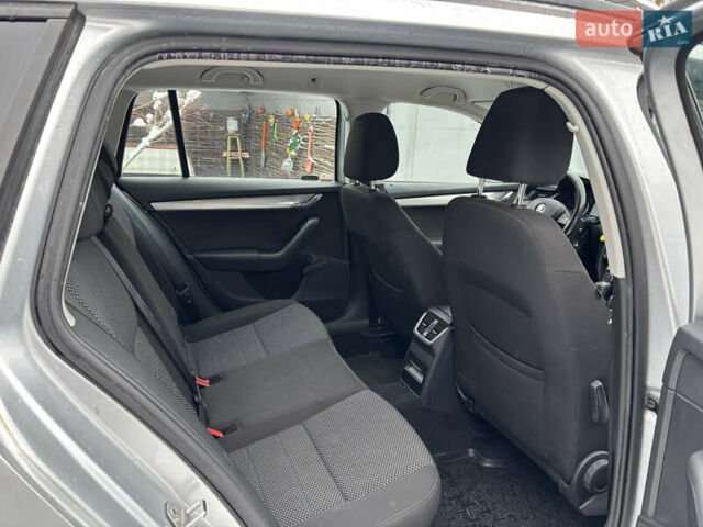 Сірий Шкода Октавія, об'ємом двигуна 1.6 л та пробігом 198 тис. км за 12000 $, фото 16 на Automoto.ua
