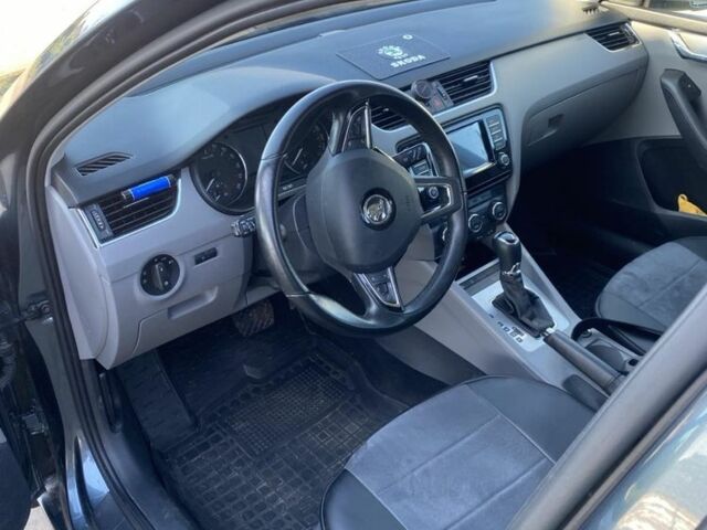 Серый Шкода Октавия, объемом двигателя 1.6 л и пробегом 234 тыс. км за 12000 $, фото 3 на Automoto.ua