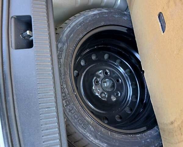 Сірий Шкода Октавія, об'ємом двигуна 1.6 л та пробігом 206 тис. км за 10100 $, фото 27 на Automoto.ua