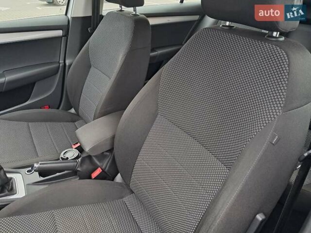 Сірий Шкода Октавія, об'ємом двигуна 1.6 л та пробігом 245 тис. км за 10800 $, фото 12 на Automoto.ua