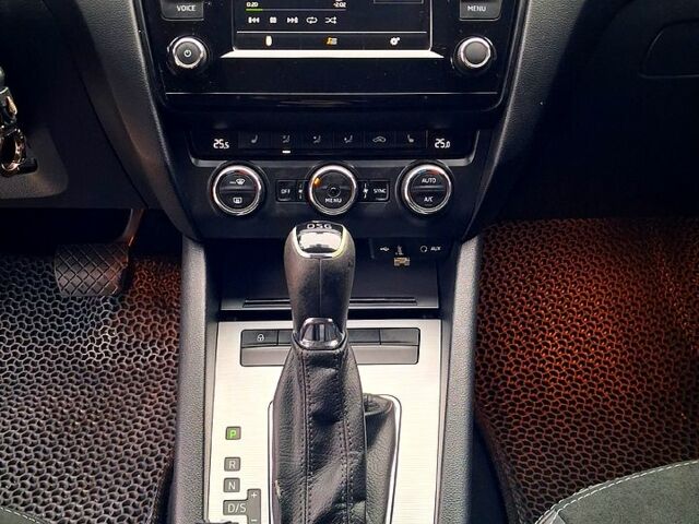 Сірий Шкода Октавія, об'ємом двигуна 1.6 л та пробігом 270 тис. км за 13500 $, фото 9 на Automoto.ua