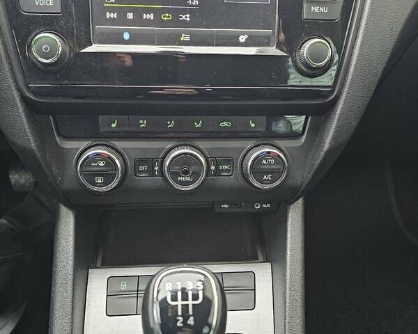 Серый Шкода Октавия, объемом двигателя 1.6 л и пробегом 203 тыс. км за 13900 $, фото 17 на Automoto.ua