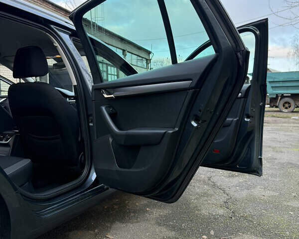Сірий Шкода Октавія, об'ємом двигуна 2 л та пробігом 210 тис. км за 14900 $, фото 130 на Automoto.ua