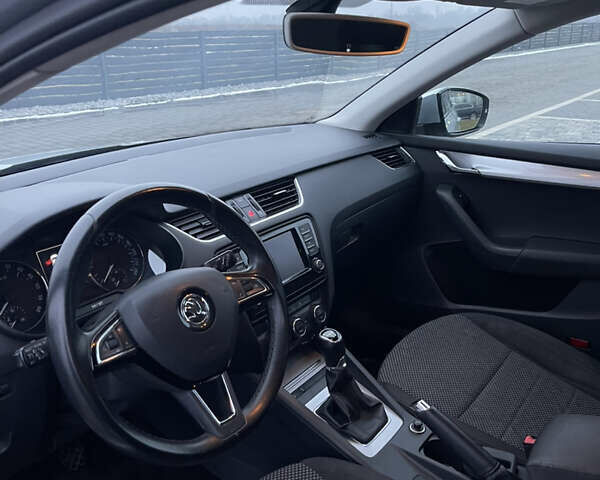 Шкода Октавия 2016 в Мукачеве на Automoto.ua Серый Шкода Октавия, объемом двигателя 1.6 л и пробегом 211 тыс. км за 10500 $, фото 4 на Automoto.ua