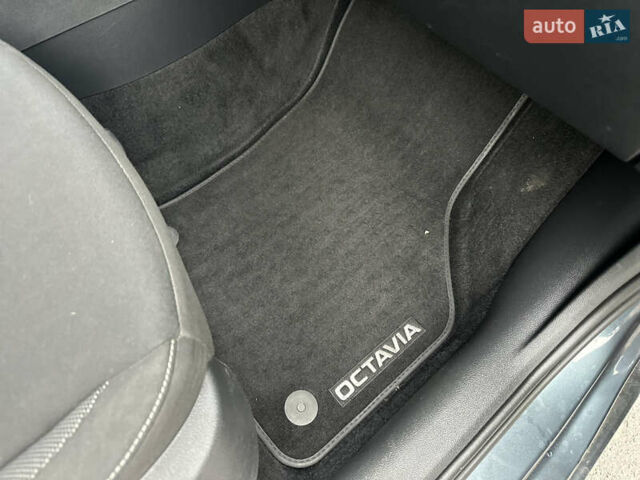 Серый Шкода Октавия, объемом двигателя 1.6 л и пробегом 344 тыс. км за 12600 $, фото 14 на Automoto.ua
