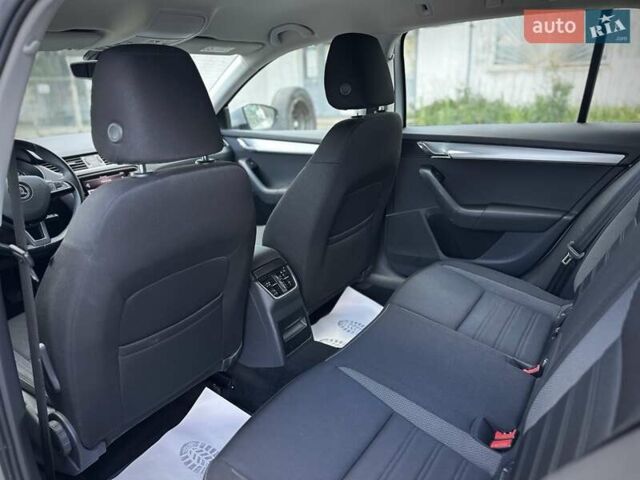 Серый Шкода Октавия, объемом двигателя 1.6 л и пробегом 252 тыс. км за 13600 $, фото 82 на Automoto.ua