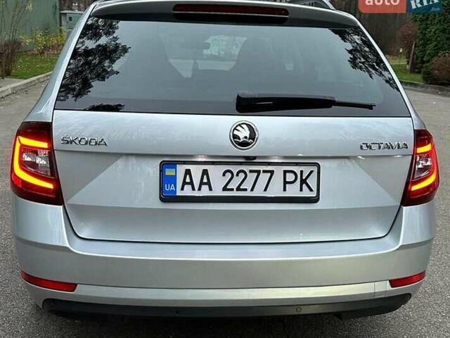 Серый Шкода Октавия, объемом двигателя 2 л и пробегом 165 тыс. км за 19000 $, фото 1 на Automoto.ua