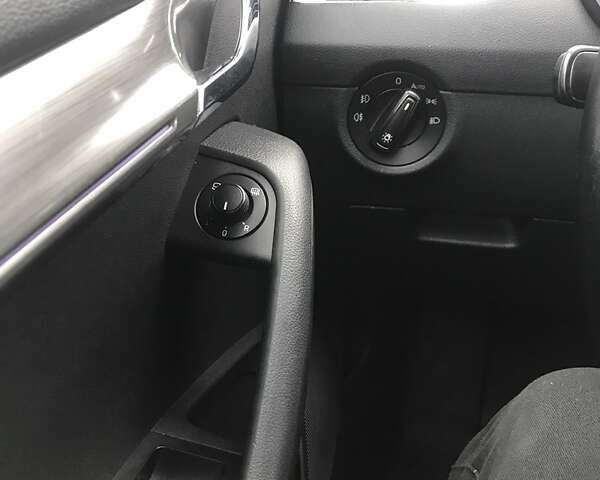 Шкода Октавія 2017 у Ужгороді на Automoto.ua Сірий Шкода Октавія, об'ємом двигуна 1.97 л та пробігом 265 тис. км за 15500 $, фото 41 на Automoto.ua