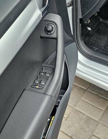 Серый Шкода Октавия, объемом двигателя 1.6 л и пробегом 322 тыс. км за 12000 $, фото 3 на Automoto.ua