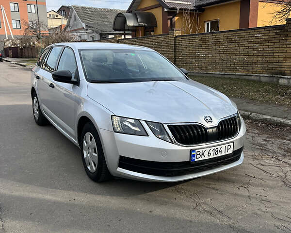 Сірий Шкода Октавія, об'ємом двигуна 1.6 л та пробігом 271 тис. км за 11000 $, фото 2 на Automoto.ua