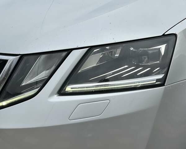 Сірий Шкода Октавія, об'ємом двигуна 2 л та пробігом 239 тис. км за 15499 $, фото 11 на Automoto.ua