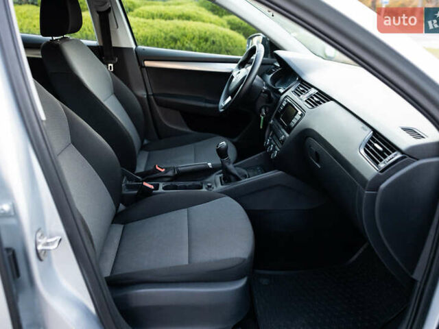 Серый Шкода Октавия, объемом двигателя 1.6 л и пробегом 213 тыс. км за 9800 $, фото 42 на Automoto.ua