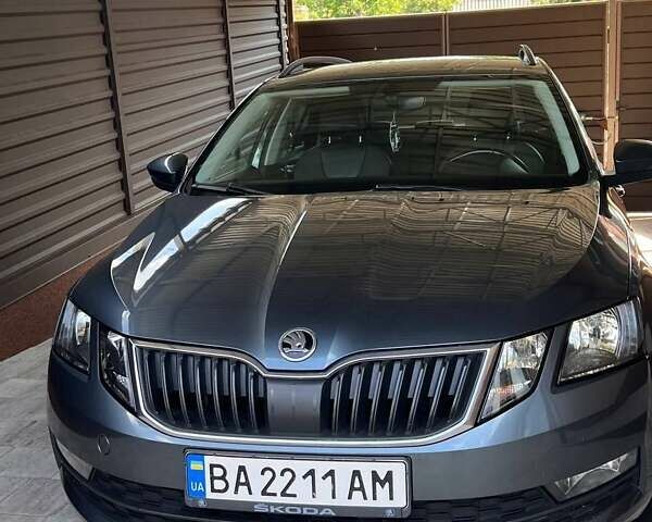Серый Шкода Октавия, объемом двигателя 1.6 л и пробегом 200 тыс. км за 15500 $, фото 1 на Automoto.ua