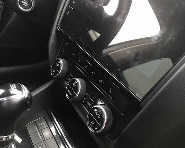 Шкода Октавия 2017 в Ужгороде на Automoto.ua Серый Шкода Октавия, объемом двигателя 1.98 л и пробегом 265 тыс. км за 15500 $, фото 32 на Automoto.ua
