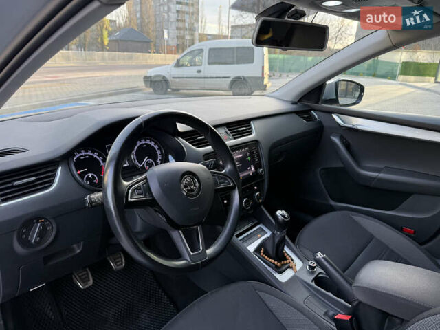Серый Шкода Октавия, объемом двигателя 1.6 л и пробегом 225 тыс. км за 15000 $, фото 6 на Automoto.ua