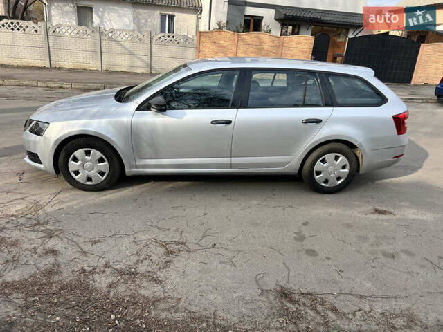 Сірий Шкода Октавія, об'ємом двигуна 1.6 л та пробігом 271 тис. км за 11000 $, фото 12 на Automoto.ua