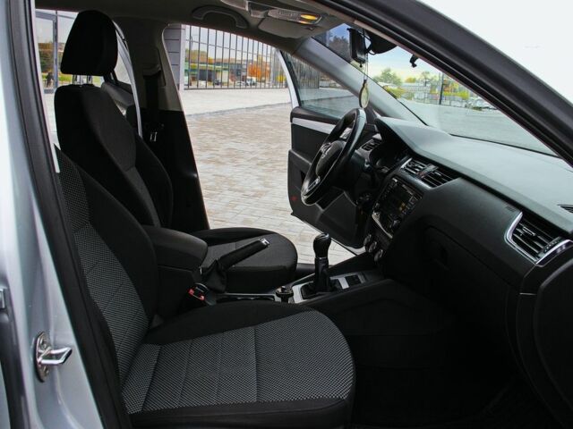 Сірий Шкода Октавія, об'ємом двигуна 2 л та пробігом 143 тис. км за 12300 $, фото 14 на Automoto.ua