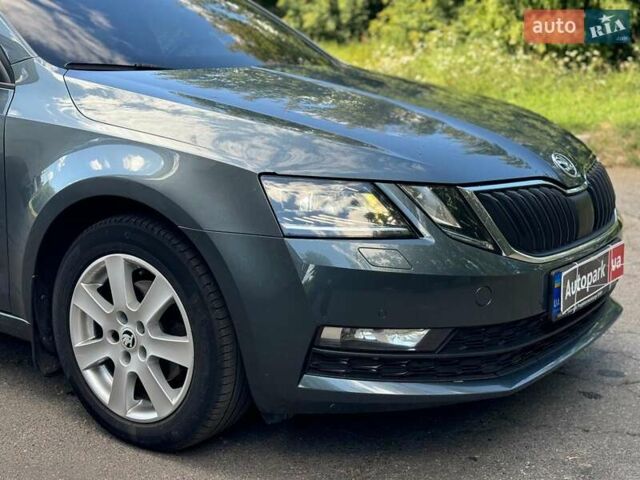 Сірий Шкода Октавія, об'ємом двигуна 1.6 л та пробігом 344 тис. км за 12490 $, фото 3 на Automoto.ua
