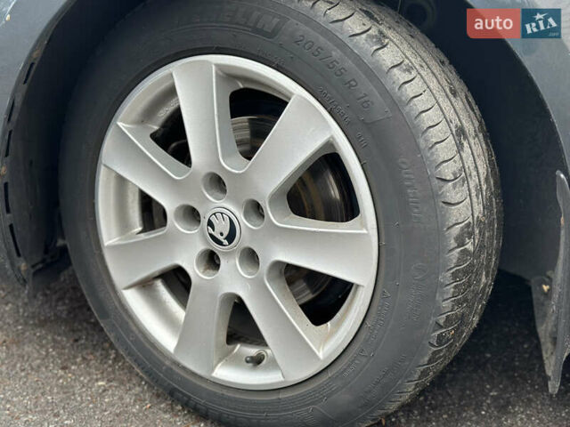 Серый Шкода Октавия, объемом двигателя 1.6 л и пробегом 344 тыс. км за 12600 $, фото 7 на Automoto.ua