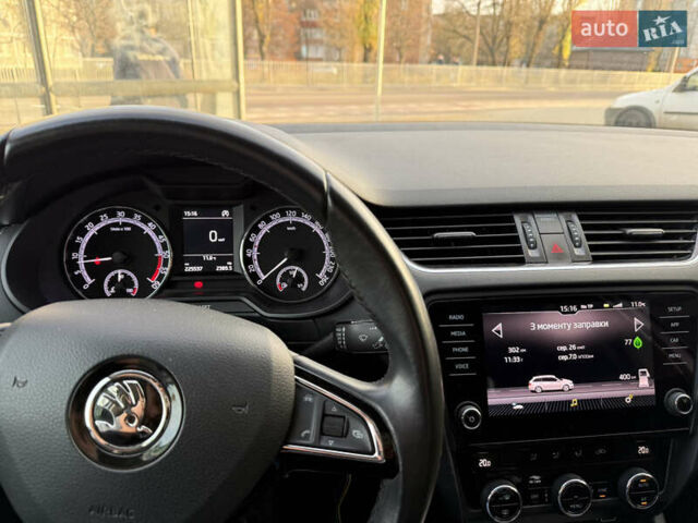 Серый Шкода Октавия, объемом двигателя 1.6 л и пробегом 225 тыс. км за 15000 $, фото 7 на Automoto.ua