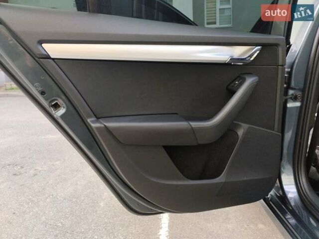 Шкода Октавия 2017 в Тернополе на Automoto.ua Серый Шкода Октавия, объемом двигателя 1.6 л и пробегом 250 тыс. км за 13400 $, фото 19 на Automoto.ua