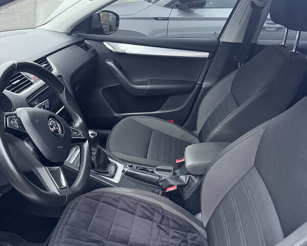 Серый Шкода Октавия, объемом двигателя 1.97 л и пробегом 130 тыс. км за 14700 $, фото 3 на Automoto.ua