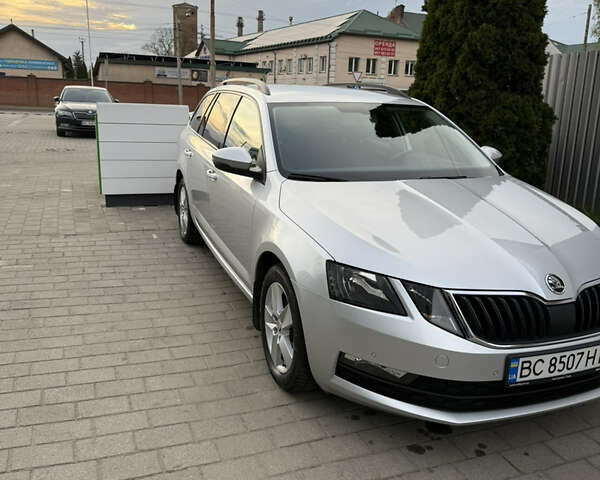 Серый Шкода Октавия, объемом двигателя 1.6 л и пробегом 62 тыс. км за 15900 $, фото 1 на Automoto.ua