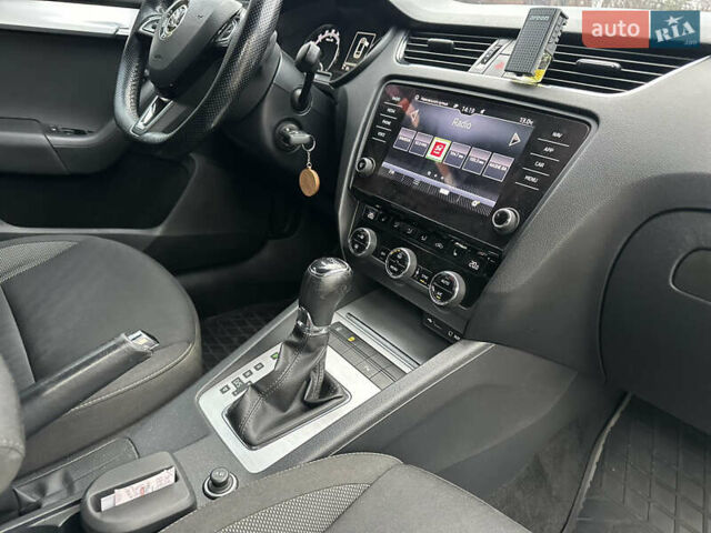 Серый Шкода Октавия, объемом двигателя 1.6 л и пробегом 344 тыс. км за 12600 $, фото 15 на Automoto.ua