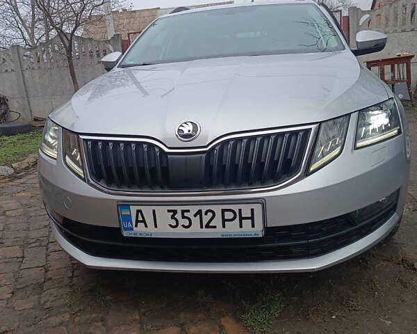 Серый Шкода Октавия, объемом двигателя 1.97 л и пробегом 225 тыс. км за 15000 $, фото 2 на Automoto.ua