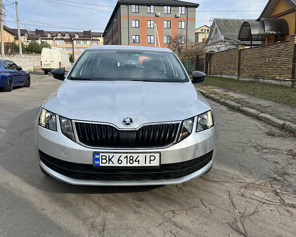 Сірий Шкода Октавія, об'ємом двигуна 1.6 л та пробігом 271 тис. км за 11000 $, фото 1 на Automoto.ua