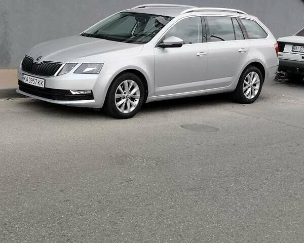 Серый Шкода Октавия, объемом двигателя 1.6 л и пробегом 160 тыс. км за 15000 $, фото 2 на Automoto.ua